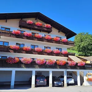 Appartement Panorama, Mutters