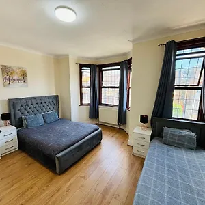 https://ajb-international-ltd.cambridgehotelsuk.com